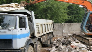Вывоз строительного мусора с участка в Полевском недорого от 1527 руб. | 2Землекопа-Плв